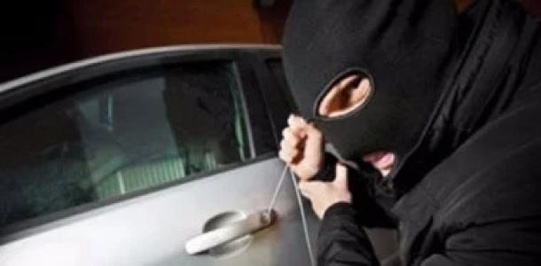 استوقفته بالسلاح وخدت العربية.. اعترافات عاطل سرق سيارة بالإكراه فى الهرم