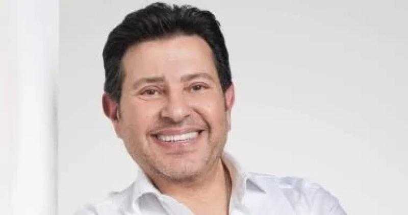 نبيلة عبيد تدعم هاني شاكر في أزمته الصحية برسالة مؤثرة: قيمة فنية وإنسانية