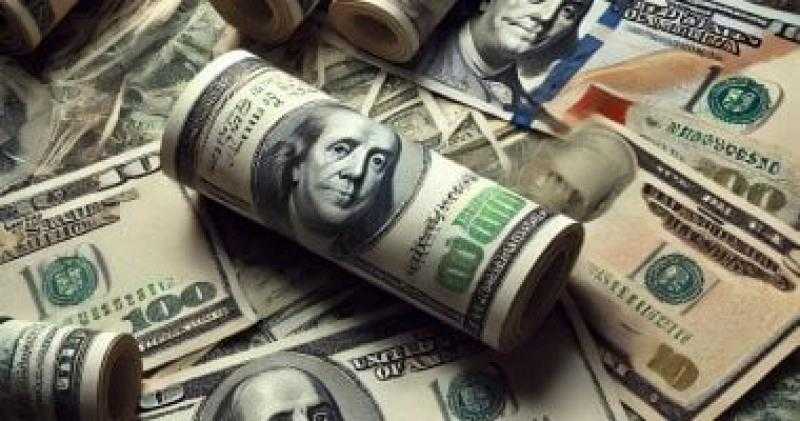 تراجع سعر الدولار مقابل الجنيه فى منتصف تعاملات اليوم