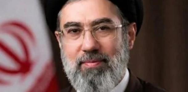 مصاب لكنه يعمل.. تعرف على آخر أخبار الوضع الصحى لمجتبى خامنئى؟