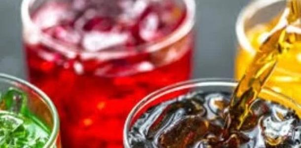 المشروبات السكرية تسبب القلق والتوتر.. ماذا تقول الأبحاث؟