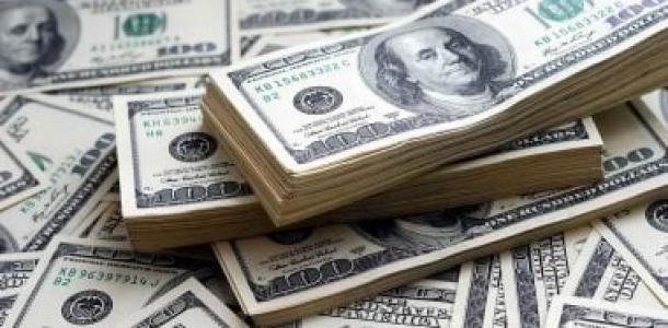 تراجع سعر الدولار مقابل الجنيه خلال منتصف التعاملات