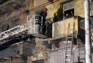 إنقاذ سيدة مسنة من أسفل أنقاض عقار انهار بسبب الأمطار فى الإسكندرية