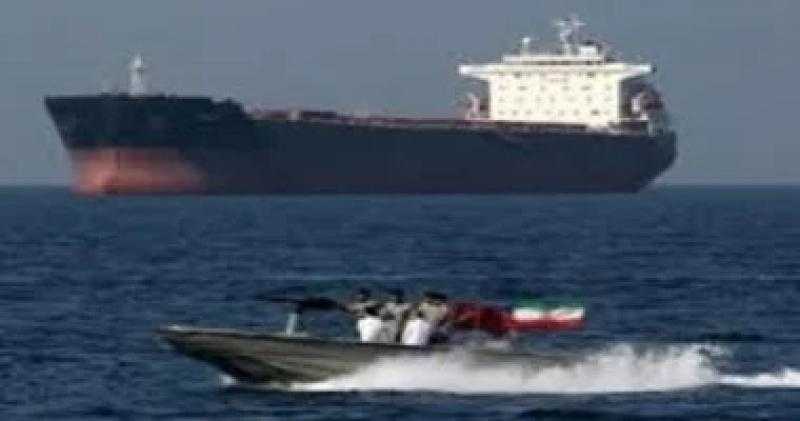 إيران تفرض 2 مليون دولار رسوما على كل سفينة ترغب فى المرور من مضيق هرمز