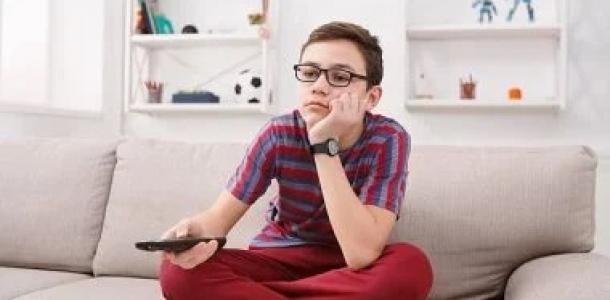 دراسة تحذر: الإفراط فى استخدام الشاشات يرفع خطر الإصابة بأمراض القلب