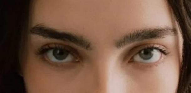 4 زيوت طبيعية تزيد من كثافة وطول الرموش.. مش هاتحتاجى الصناعية