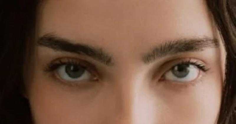 4 زيوت طبيعية تزيد من كثافة وطول الرموش.. مش هاتحتاجى الصناعية