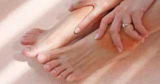 كيف تقلل وتمنع تورم الساقين بعادات يومية فعالة