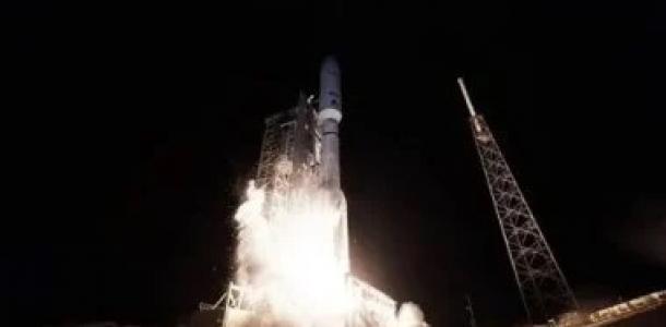 صاروخ أطلس 5 يطلق 29 قمراً صناعياً لخدمة الإنترنت من أمازون