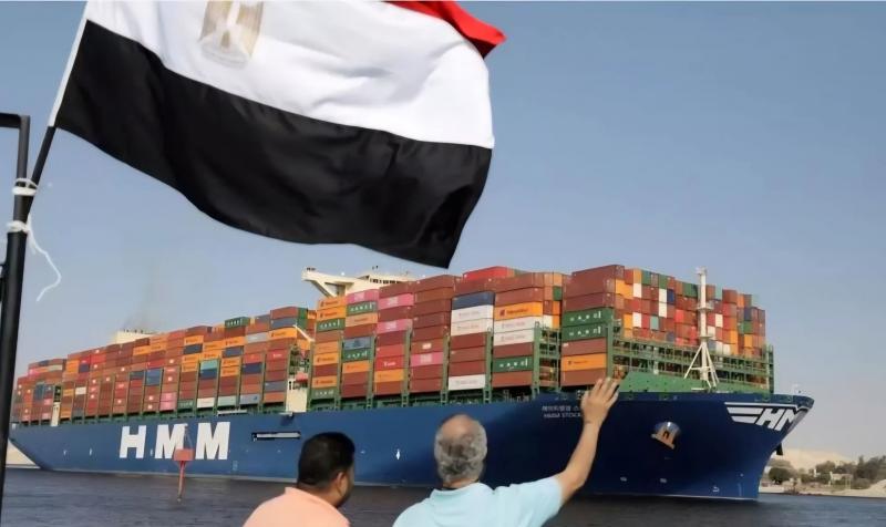 الهدف من حرب إيران تحويل طريق التجاره العالميه عن قناة السويس 