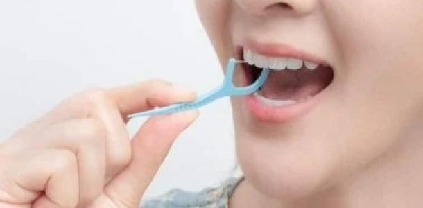 تنظيف الأسنان قبل أم بعد الإفطار.. أطباء يوضحون التوقيت الصحيح