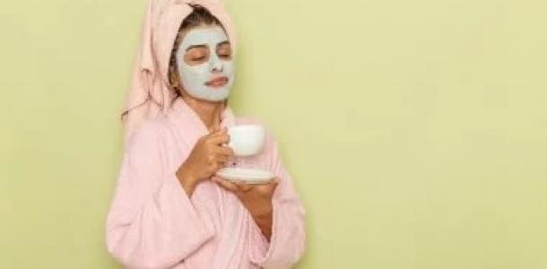 كيف يساعد الشاى الأخضر فى تحسين بشرتك وجمالك؟