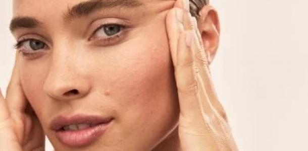 وصفات طبيعية تمنح البشرة مظهرًا أكثر حيوية