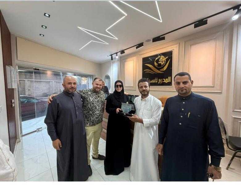 شركة المحور للسياحة تكرم مسئولى فرع منيا القمح