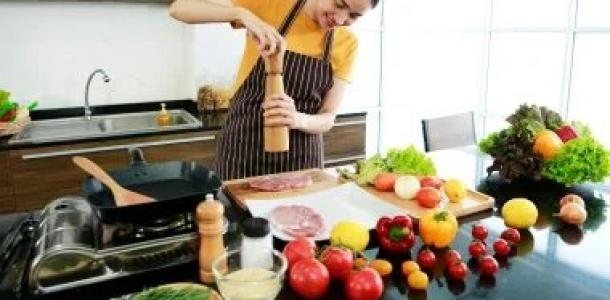 فوائد الطهى المنزلى على صحتك وعلاقتك بأسرتك