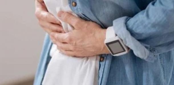 عادات صباحية غير متوقعة تفاقم مشكلة الإمساك