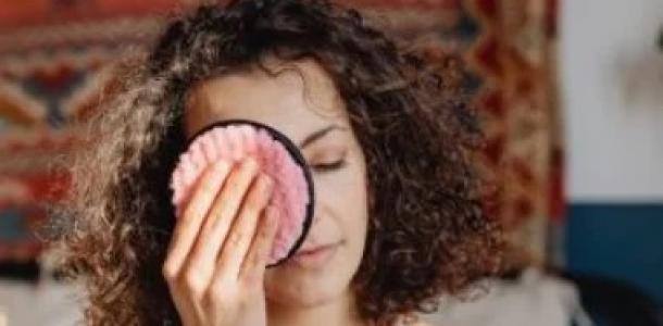 7 خطوات أساسية للعناية بالبشرة قبل النوم