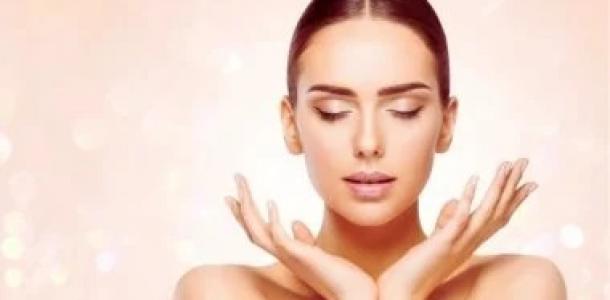 اهزمى التجاعيد واستعيدى نضارة بشرتك وشبابها فى 5 خطوات