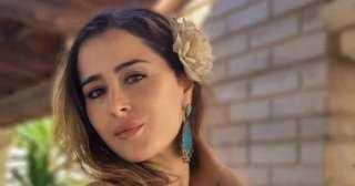 أرملة ومديرة نادى.. حكاية عائشة بن أحمد فى رحلة طاهر المصرى