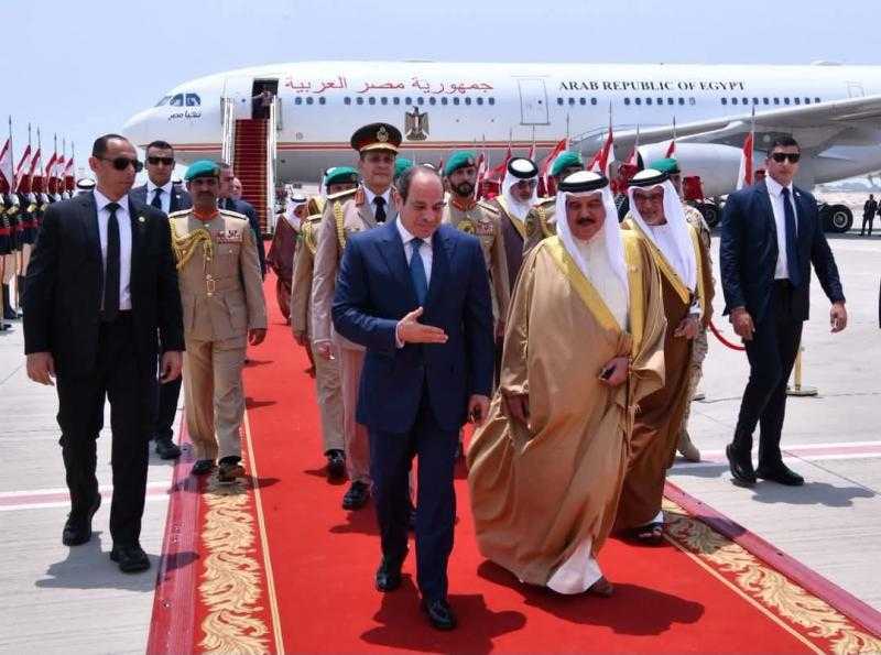 السيسي يخترق الأجواء الملتهبه ويحط في البحرين