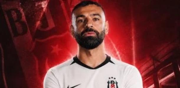 محمد صلاح يشترط راتباً استثنائياً للموافقة على عرض بشكتاش