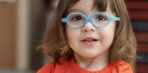 هل يمكن إبطاء تطور قصر النظر لدى الأطفال؟.. العلامات المبكرة وأحدث علاج