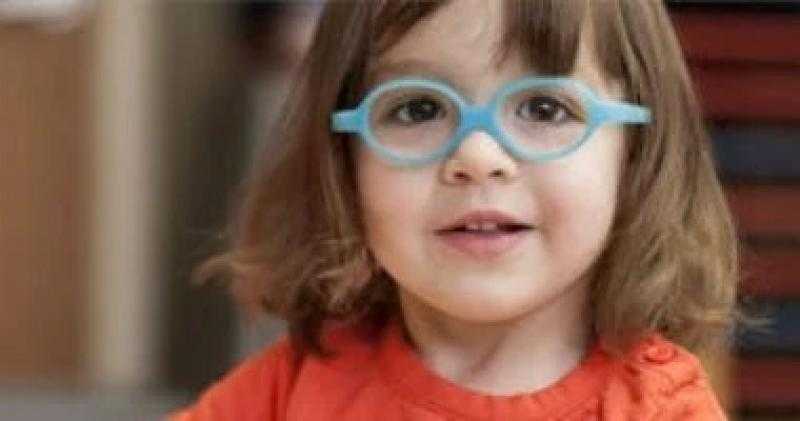 هل يمكن إبطاء تطور قصر النظر لدى الأطفال؟.. العلامات المبكرة وأحدث علاج