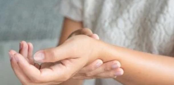 علامات التهاب المفاصل الظاهرة.. طرق تخفيفها وعلاجها