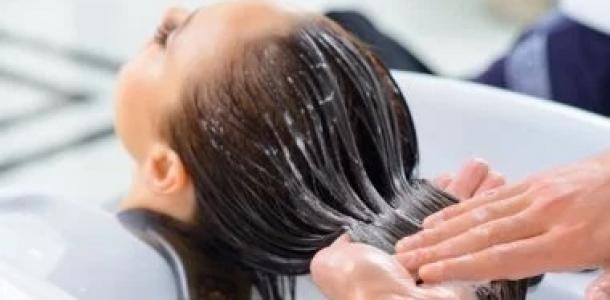 وصفات طبيعية لتنظيف فروة الرأس