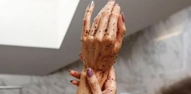وصفات طبيعية لتقشير اليدين.. ترطيب وتفتيح بخطوات بسيطة