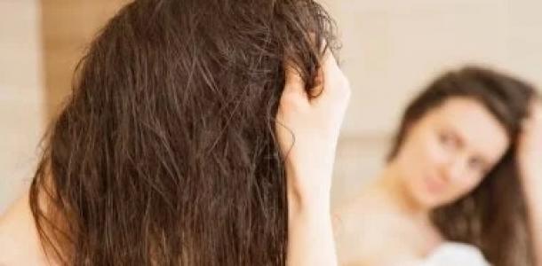 وصفة طبيعية من مطبخك.. 3 مكونات لترطيب الشعر الجاف