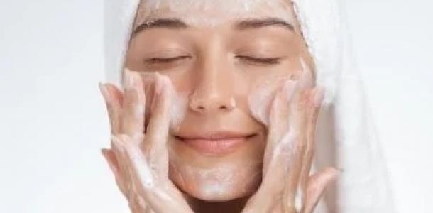 وصفات طبيعية للتخلص من تجاعيد الوجه