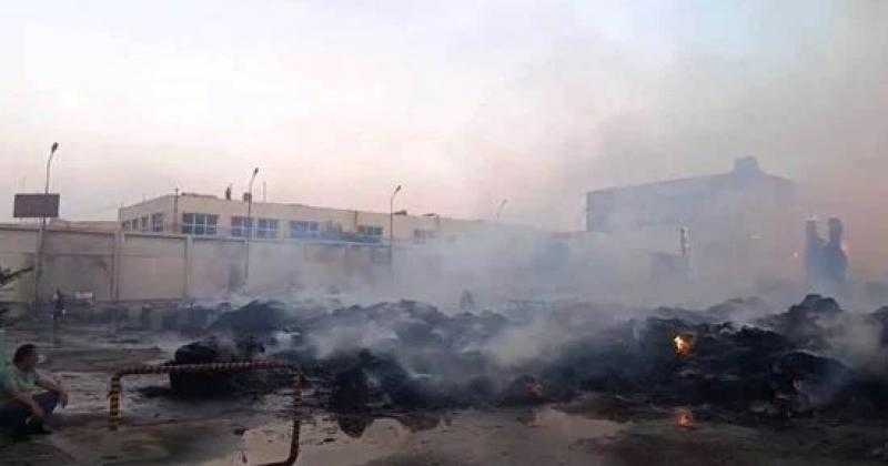 السيطرة علي حريق بمصنع كرتون بالعبور واستمرار أعمال التبريد لمنع تجدد النيران