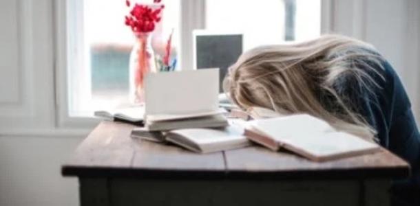 الشعور بالتعب والنعاس بعد الإفطار.. 8 أطعمة قد تكون السبب