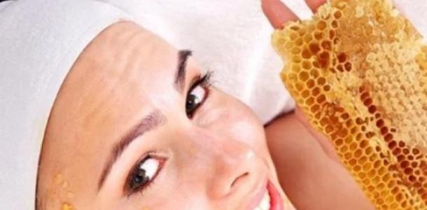 5 وصفات طبيعية بالعسل لنضارة البشرة.. آمنة وسهلة وفعالة