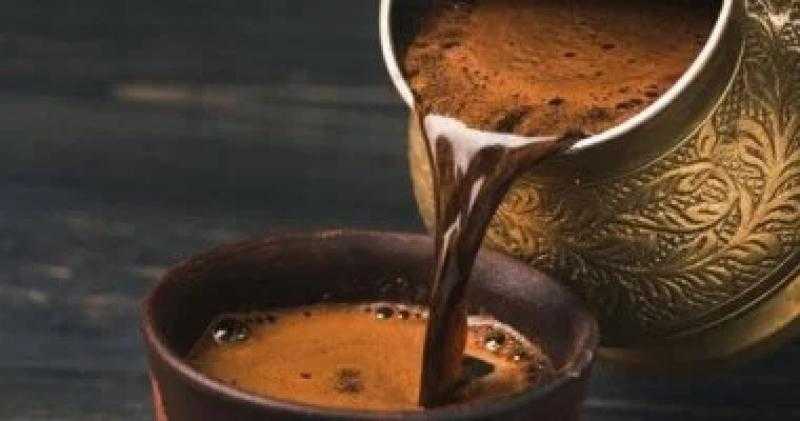 لماذا تمنح القهوة بعض الأشخاص النشاط بينما تسبب النعاس لآخرين؟