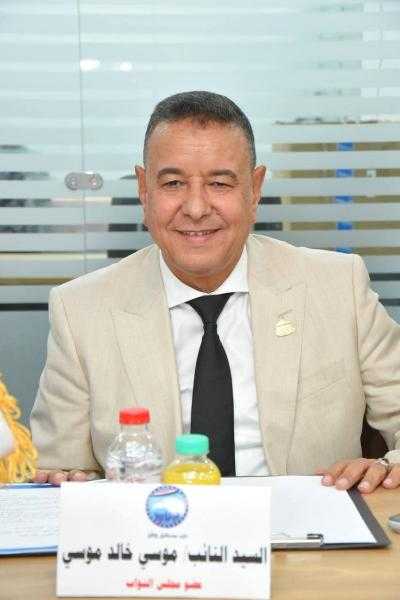 النائب موسى خالد ينهى أزمة الإنارة بقرية الفردان