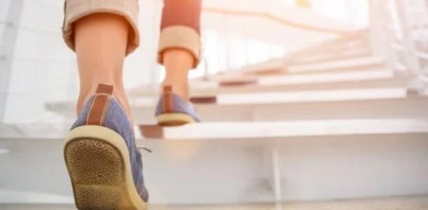 اختبار صعود السلم لمدة دقيقة واحدة يكشف مدى لياقتك البدنية الحقيقية