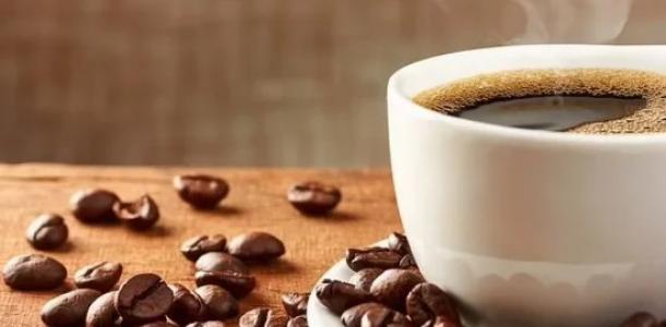 القهوة أول ما تصحى من النوم.. هل تضر قلبك؟.. أطباء يجيبون