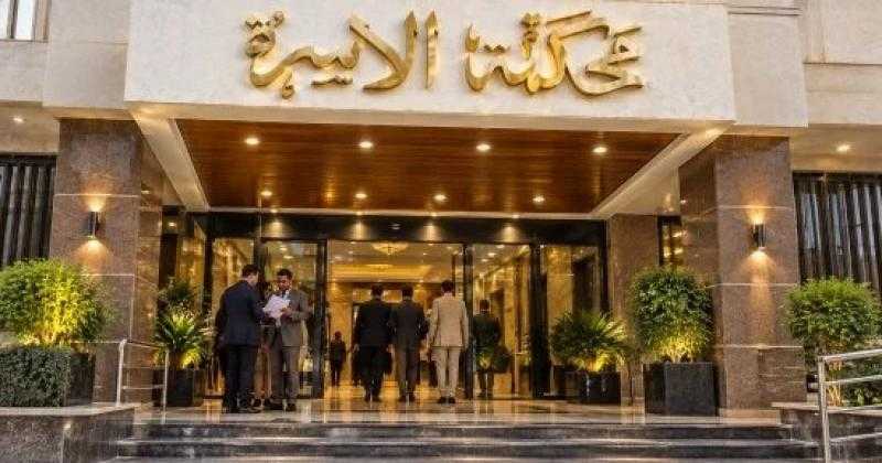 زوج يطالب بإسقاط حضانة زوجته لطفلته بعد اتهامها بالتورط في قضايا نصب